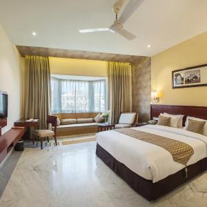  Lotus Room King Bed