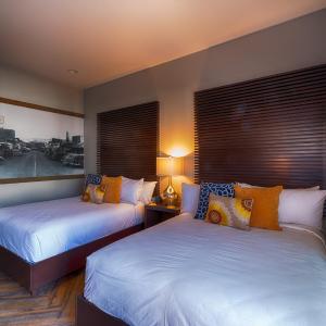 Deluxe Queen Room