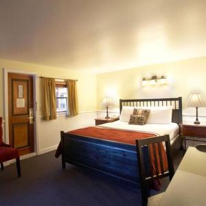 River View Queen Stateroom