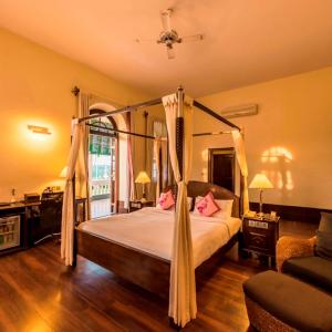 Heritage King Garden View Room with Balcony