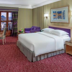 Club Room with One King Bed