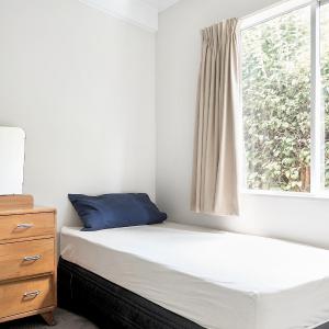 Family Room with Shared Bathroom - Deluxe Kitchen #7