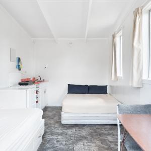 Economy Triple Room with Shared Bathroom - Kitchen #5