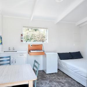 Economy Quadruple Room with Shared Bathroom - Kitchen #2