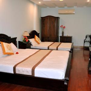 Family Room (3 Adults)