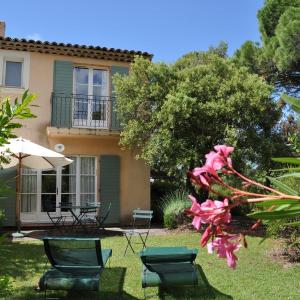 Two-Bedroom House (4 Adults)