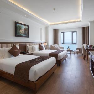 Special Offer - Royal Family Room with Ocean View