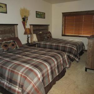 Deluxe Queen Suite