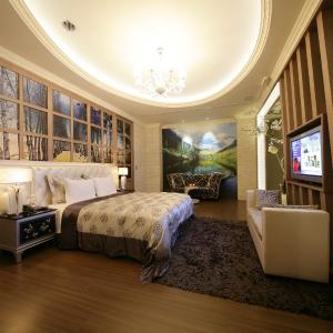 Queen Room with Spa Bath (Check-In After 21:00)
