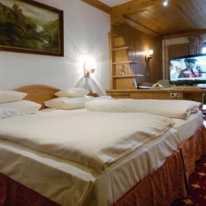 Double Room with Balcony (2 Adults + 1 Child)