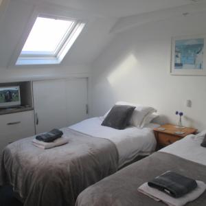 Standard Twin Room with Shared Bathroom