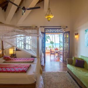 Three Bedroom Villa with Sea View and pool