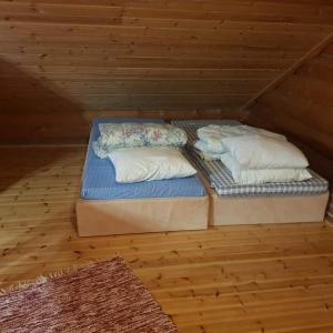 Chalet with sleeping alcove and sleeping loft