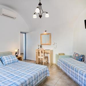 One-Bedroom Apartment with Hot Tub