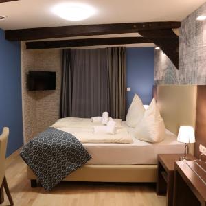 Deluxe Double Room with Shower