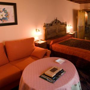 Family Room (2 Adults + 2 Children)