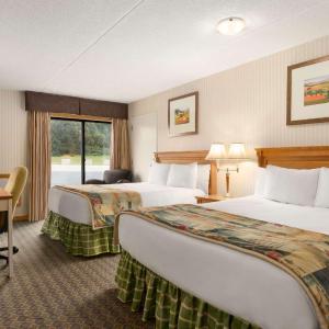 Queen Room with Two Queen Beds - Pet Friendly/Non-Smoking