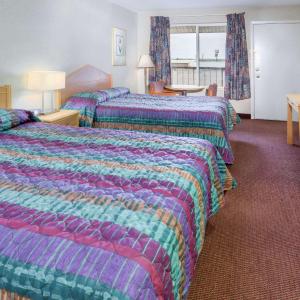 Queen Room with Two Queen Beds - Non-Smoking