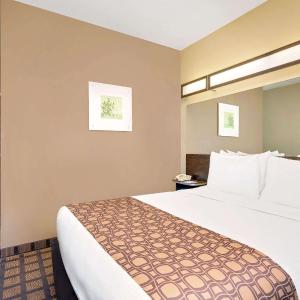 Queen Room - Disability Access/Non-Smoking
