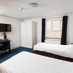 Double or Twin Room with Bathroom