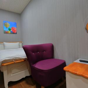 Single Room with Shared Shower and Toilet