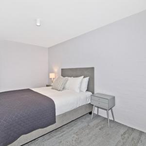 Deluxe Two Bedroom with Free Wifi and Parking