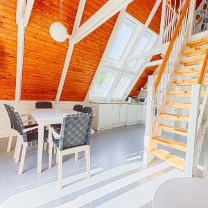 Three-Bedroom House (6 Adults)