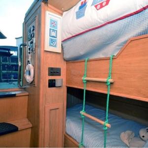 Deluxe Houseboat