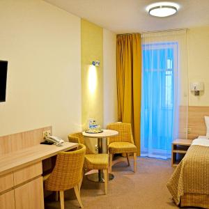 Studio (3 Adults)