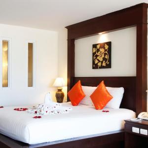 Deluxe Double or Twin  Room with Partial Sea View