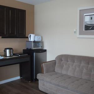 Deluxe Queen Suite
