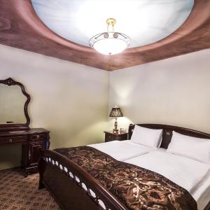 Double Mezzanine Executive