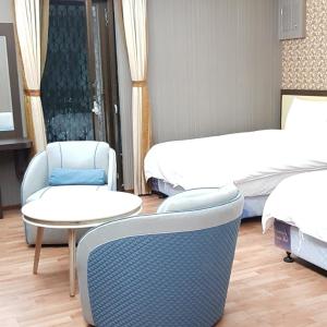 Quadruple Room with Private Bathroom