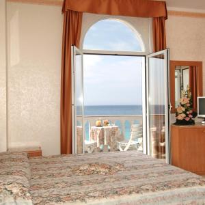 Double Room with Balcony and Sea View