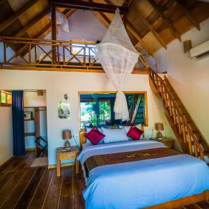Tree Villa - Second Row