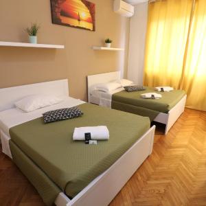 Triple Room with External Shared Bathroom