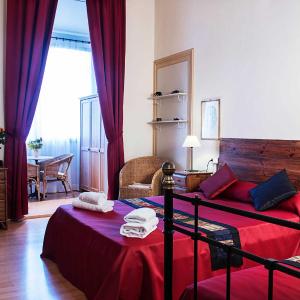 Superior Double or Twin Room with Shared Bathroom