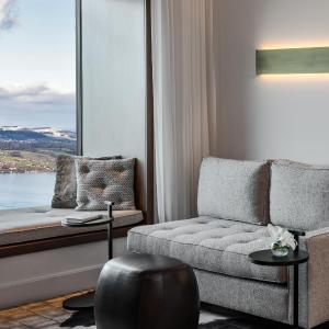Contemporary Lake View Bay Suite