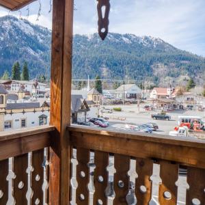 Dream Suites 3/4: One Bedroom Apartment (Located behind the Inn on Front Street)