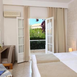 Triple Room with Garden View