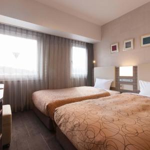 Hollywood Twin Room with Sea View - Non-Smoking