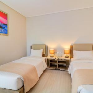 Standard Twin Room with City View