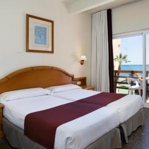 Double or Twin Room with Frontal Sea View