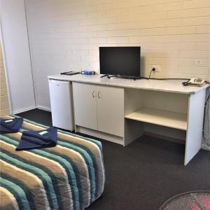 Budget Queen Room