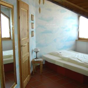 Single Room - Gold