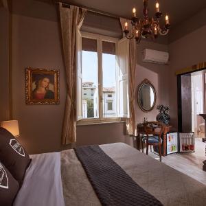 Deluxe Suite with Balcony