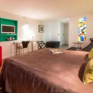 Deluxe Double Room with Balcony - Park View