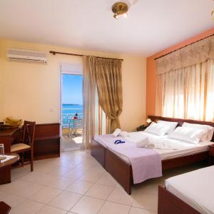 Standard Triple Room with Sea View