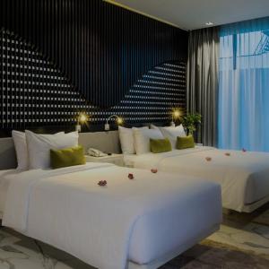 Luxury Family Suite with Balcony
