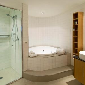 Two Bedroom Resort Spa Apartment- 2 House Beverage Vouchers per stay